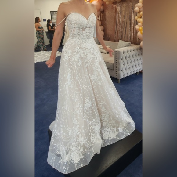 Allure bridal 9559 wedding dress - Picture 2 of 3